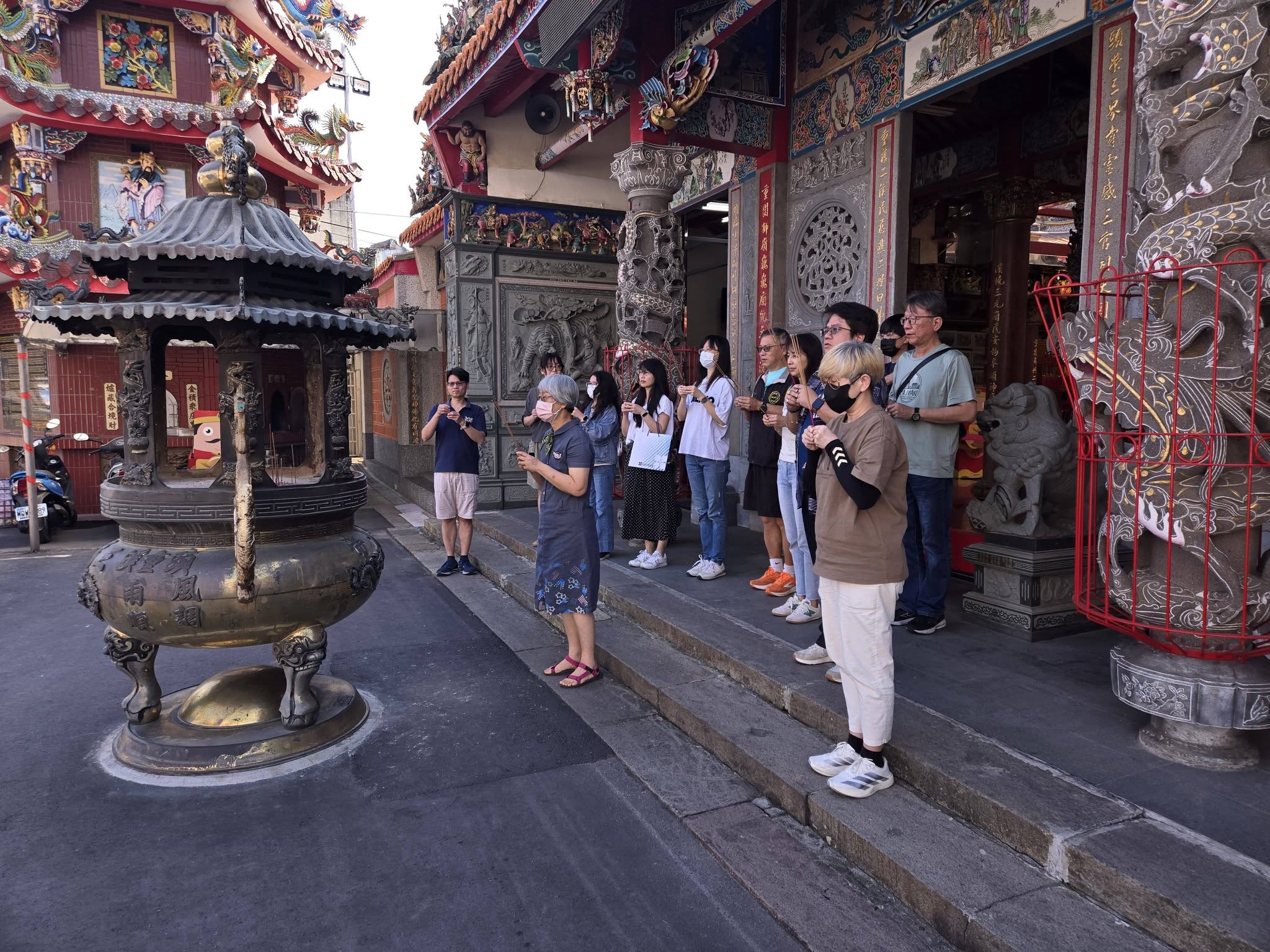 祈願金榜題名——楊明國中師長虔誠為考生獻上祝福